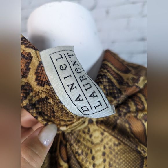 Snakeskin. Printed 90s shirt, button up blouse size M - Picture 7 of 8